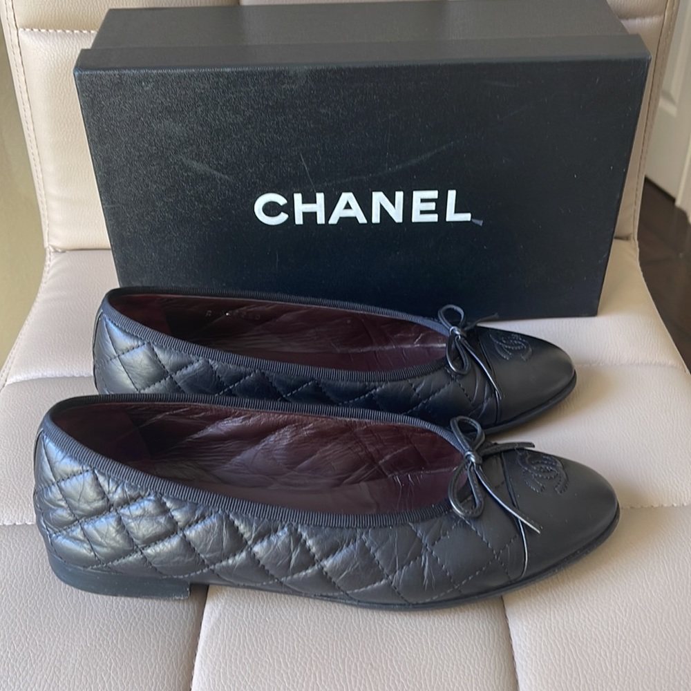 Chanel quilted ballet flats worn handful of times size 38.5